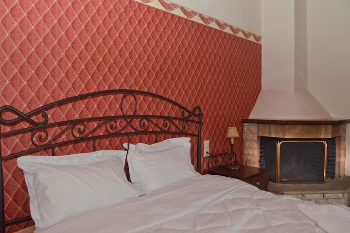 Room 15 of 26