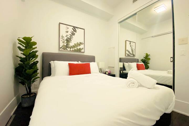 Room 8 of 196