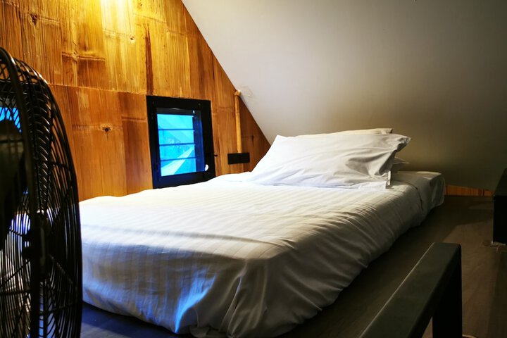Room 4 of 16