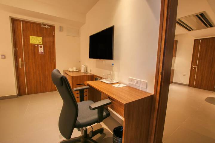 Room 11 of 28
