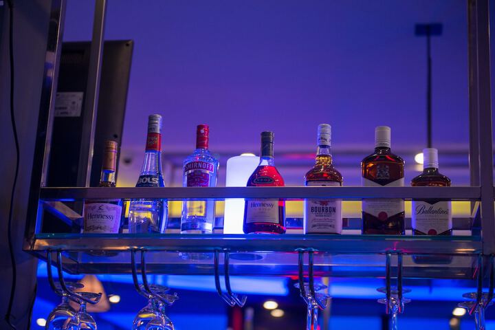 Lounge 92 of 129