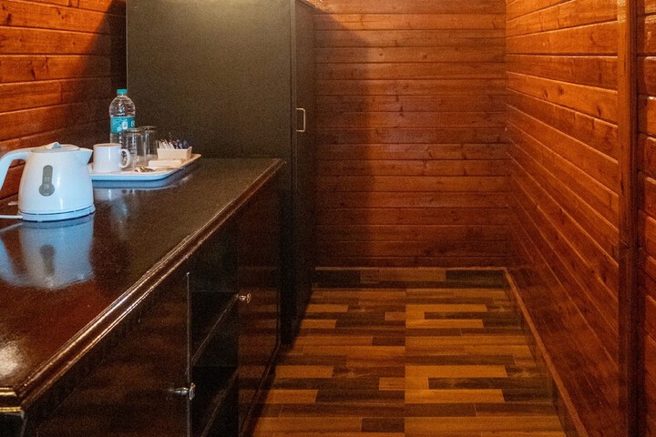 Room 11 of 32