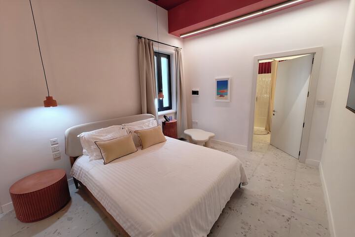 Room 9 of 80