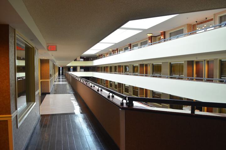 Ballroom/Hall 106 of 117