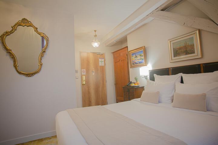 Room 11 of 65