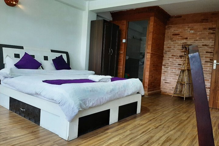 Room 17 of 39