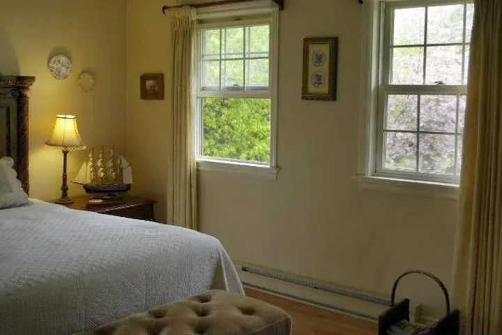 Room 4 of 16