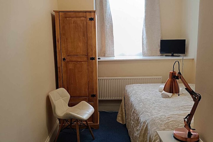 Room 100 of 283