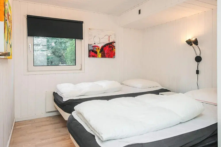 Room 3 of 20