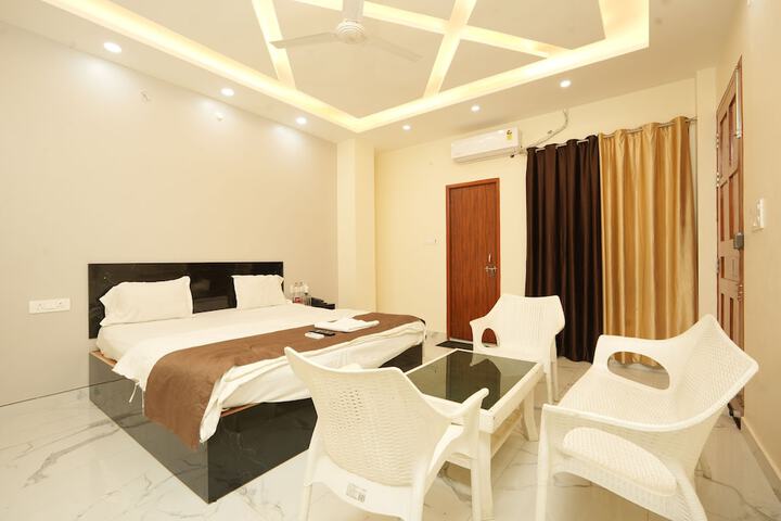 Room 7 of 11