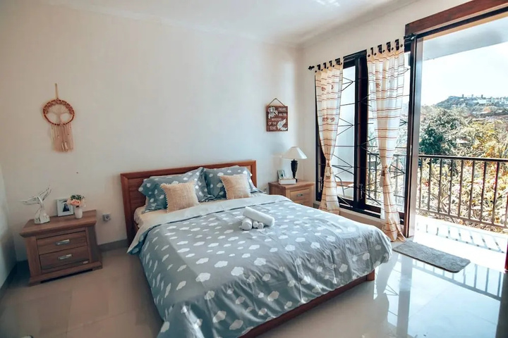 Room 5 of 19