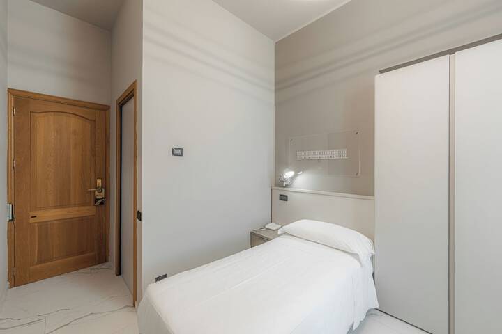 Room 19 of 68