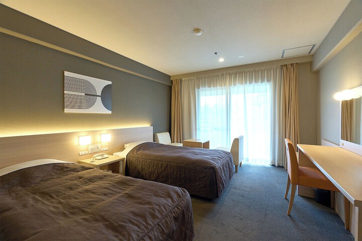 Room 10 of 32