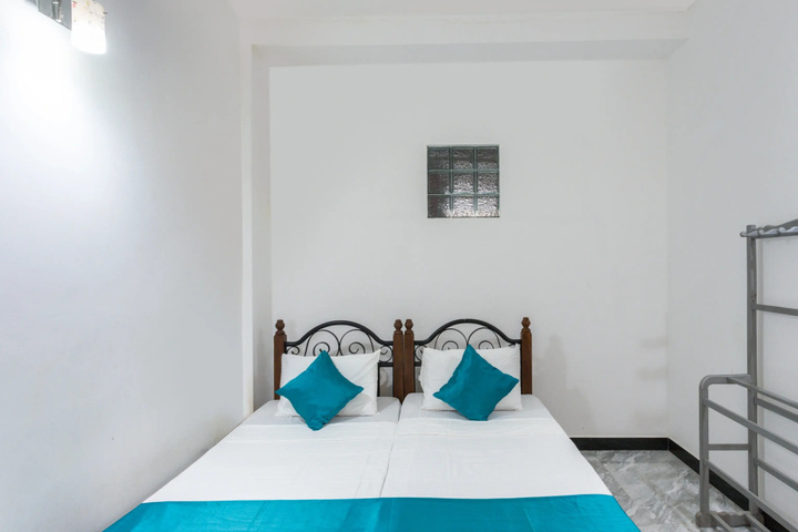 Room 2 of 8