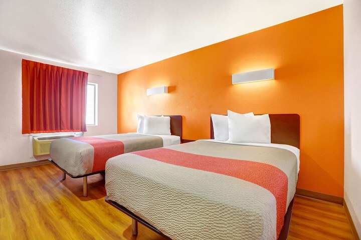 Room 14 of 24