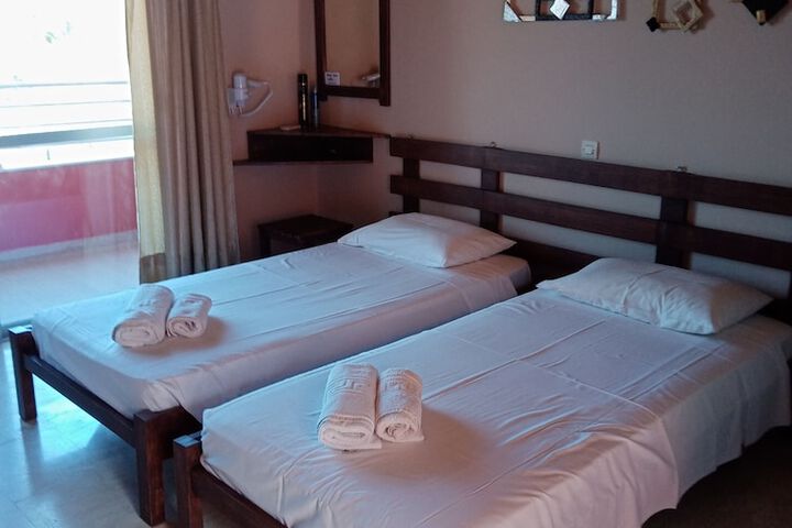 Room 5 of 105