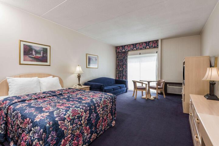 1 King Bed (7 of 7)