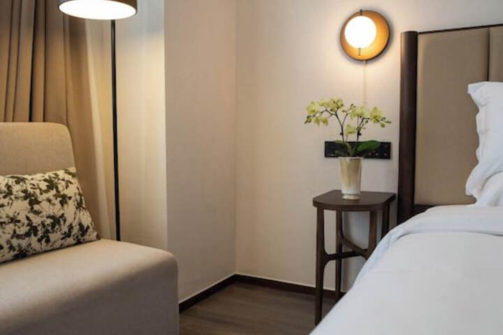 Room 19 of 104
