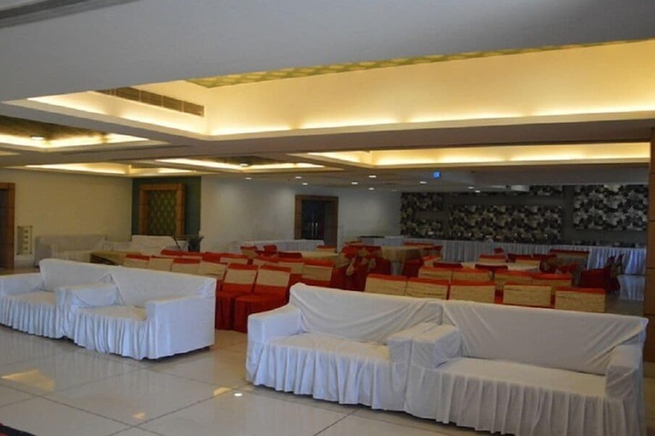 Ballroom/Hall 31 of 35
