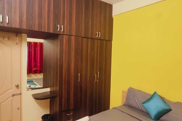Room 7 of 16