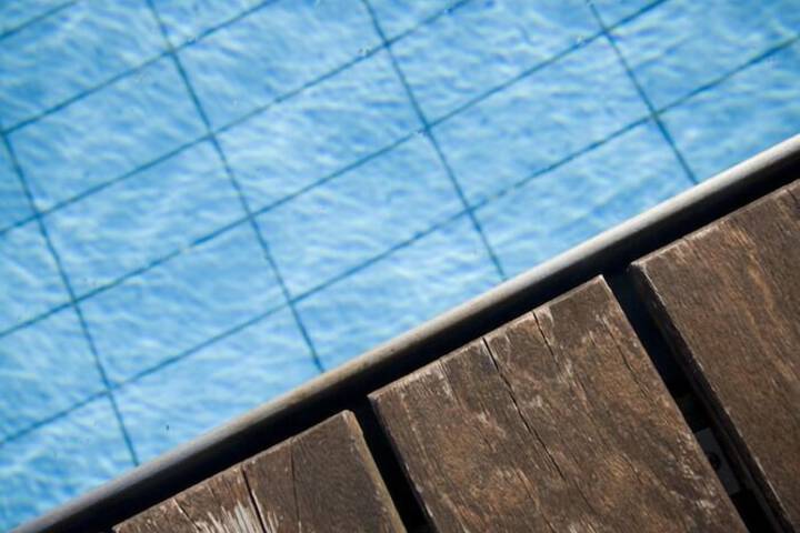 Pool 10 of 24