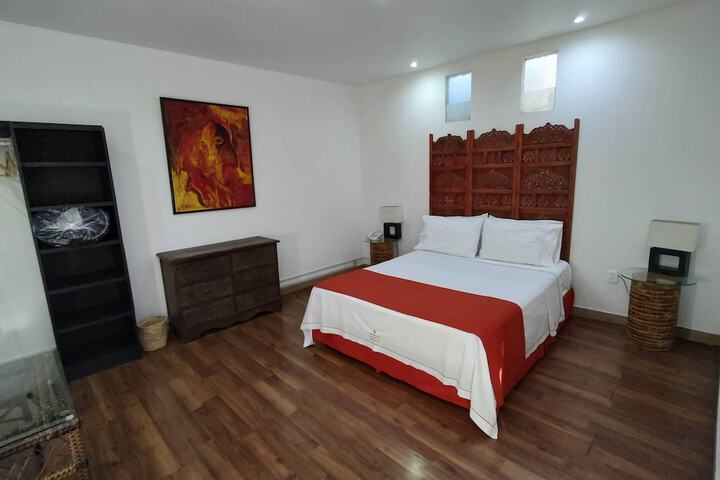 Room 4 of 90
