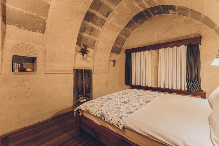 Room 3 of 112