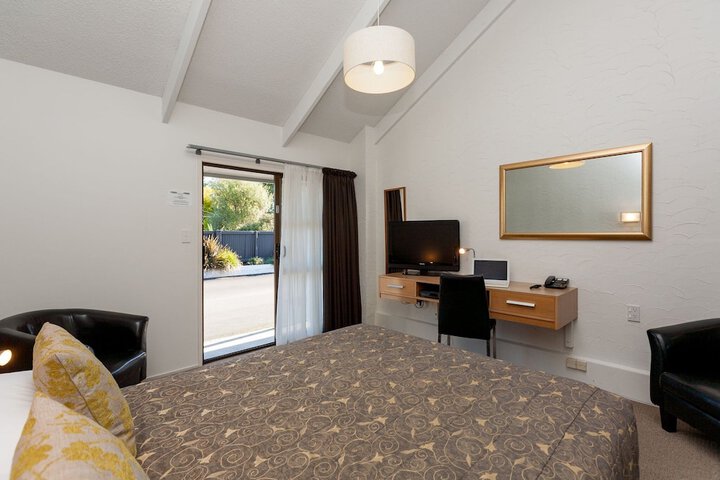 Room 16 of 34