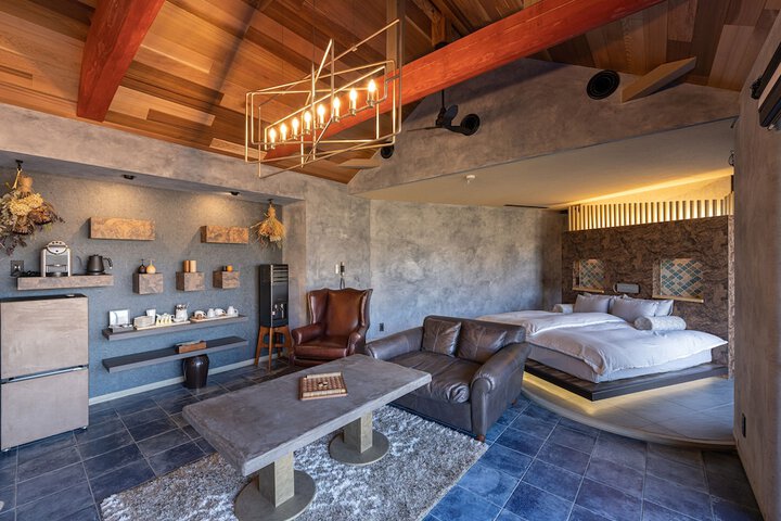 Room 2 of 65