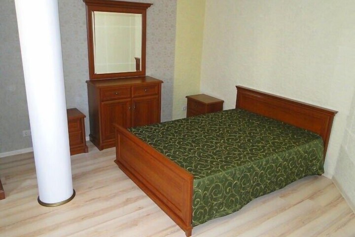 Room 10 of 26