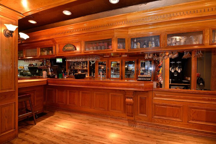 Sports bar
