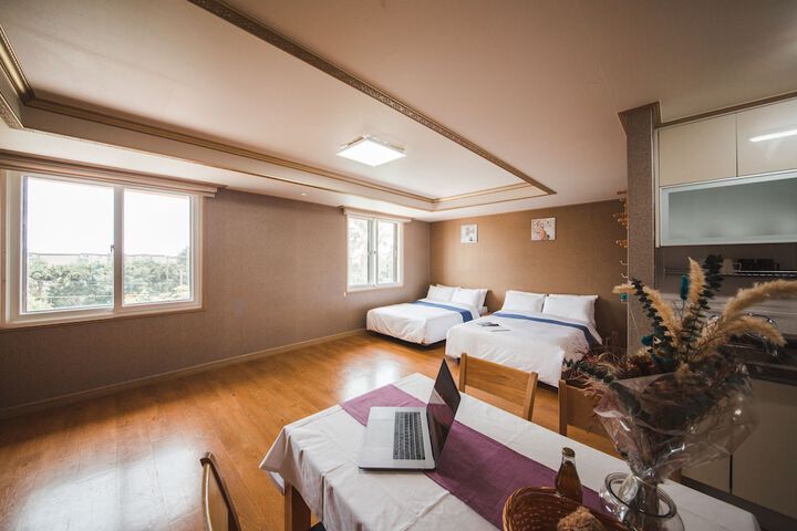 Room 13 of 80