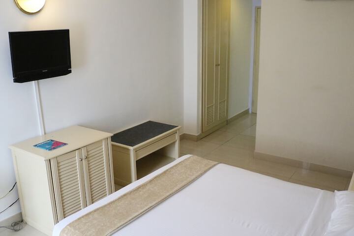 Room 13 of 40