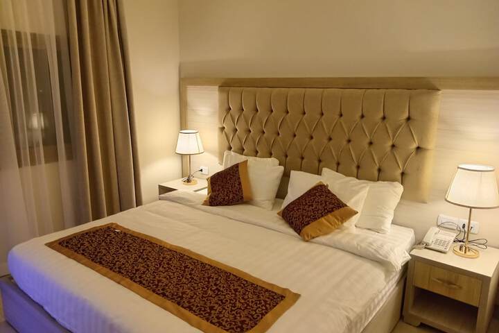 Room 53 of 235