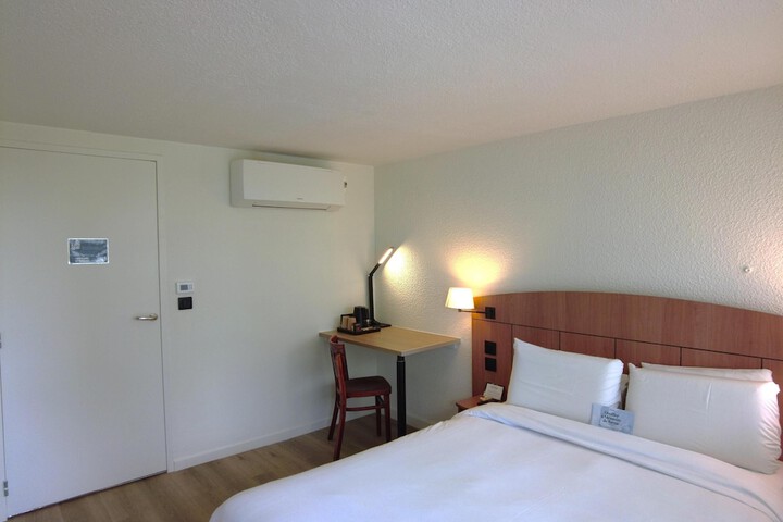 Room 11 of 51