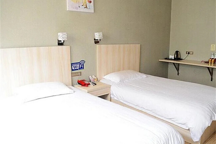 Room 5 of 9