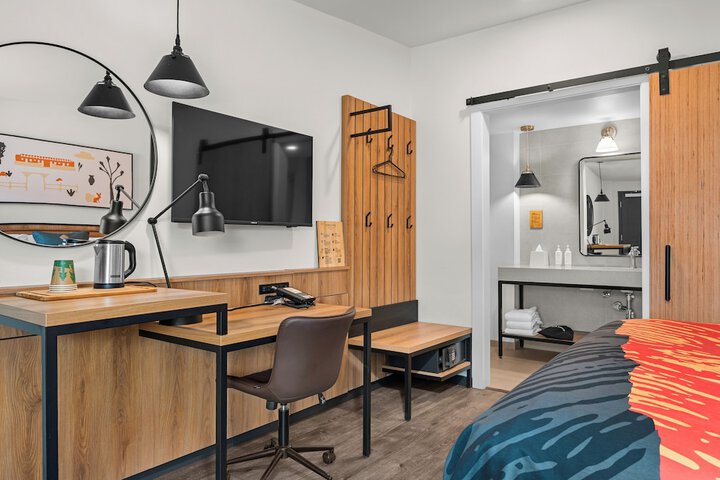 Room 20 of 204