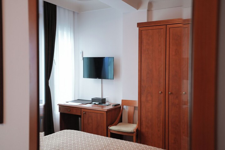 Room 14 of 23