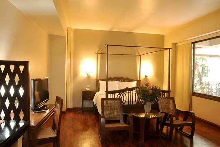 Room 10 of 113