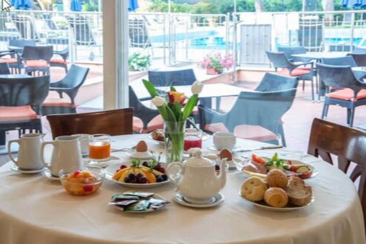 Breakfast area