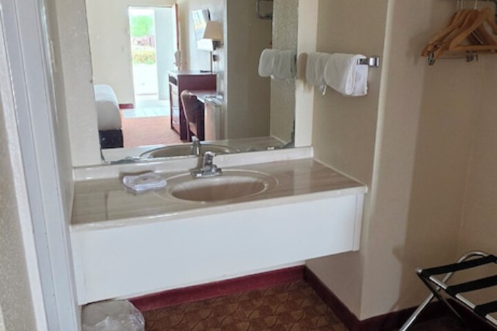 Room 5 of 13