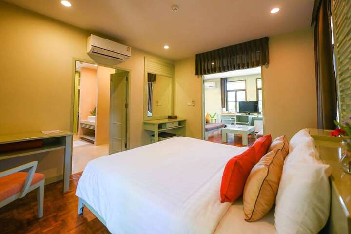 Room 15 of 166