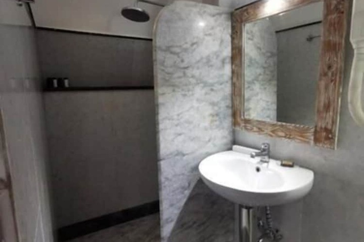 Room 52 of 71