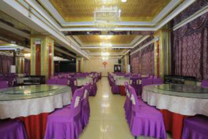 Dining 8 of 23