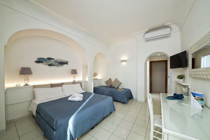 Room 6 of 98