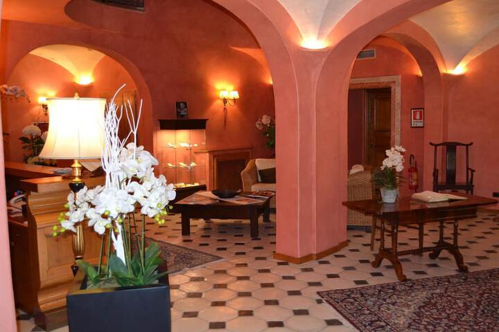 Entrance & Lobby