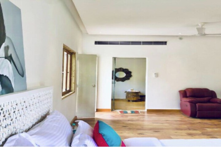 Room 15 of 38