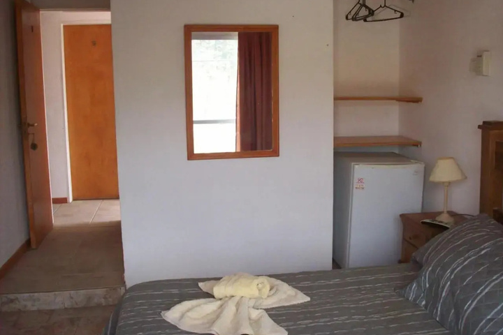 Room 4 of 10