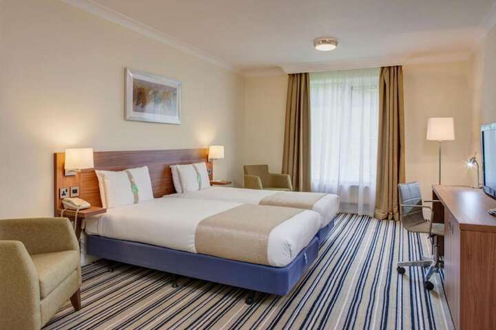 Room 17 of 100