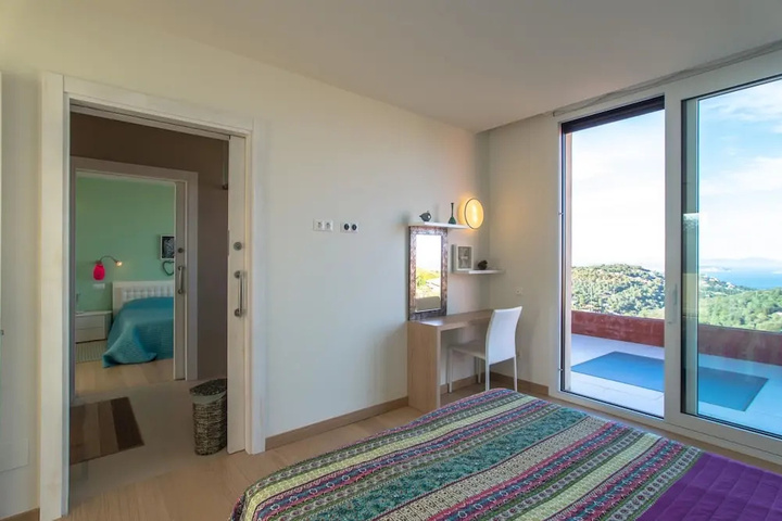 Room 2 of 23